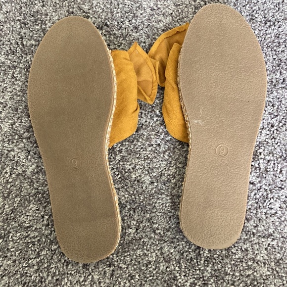 Universal Thread Bow Sandles - Picture 3 of 3